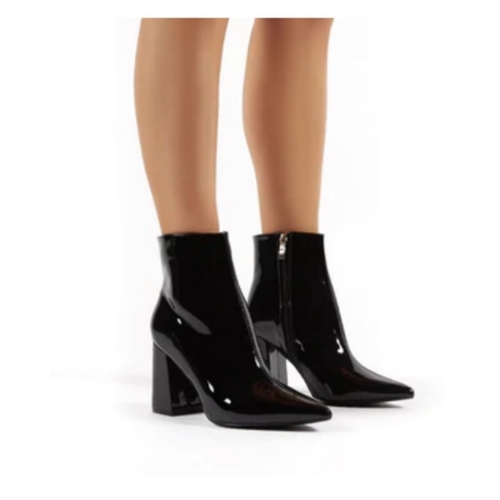 Qupid Women's Portia-05 Fashion Boot, black Size 6
